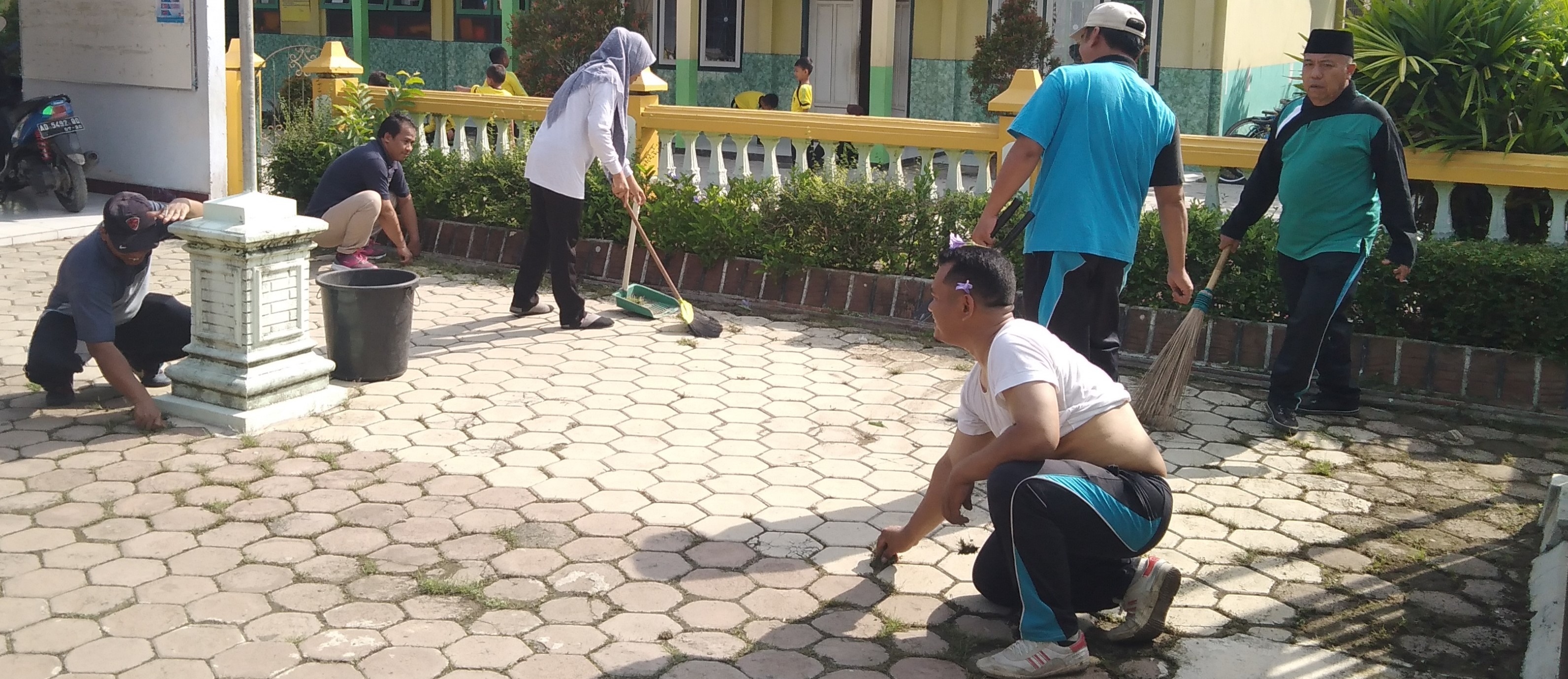 Kerja bakti ala Pemerintah Desa Kalirejo