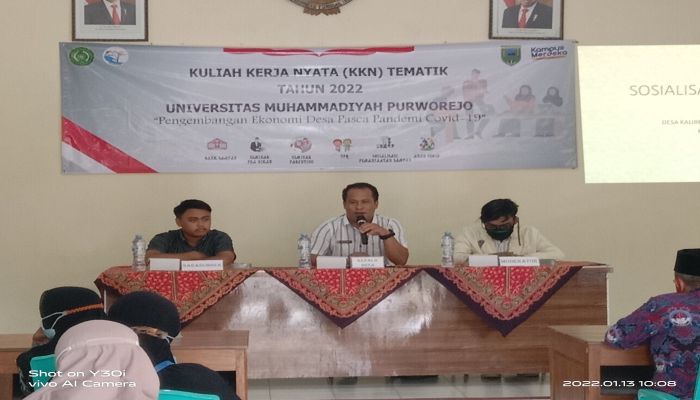 Sosialisasi pengelolaan sampah dari Mahasiswa KKN Universitas Muhamadiyah Purworejo (UMP) 