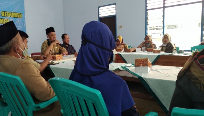 Kunjungan Anggota DPRD Kebumen, menindaklanjuti permohonan Kepala Sekolah SD N 3 Kalirejo 01
